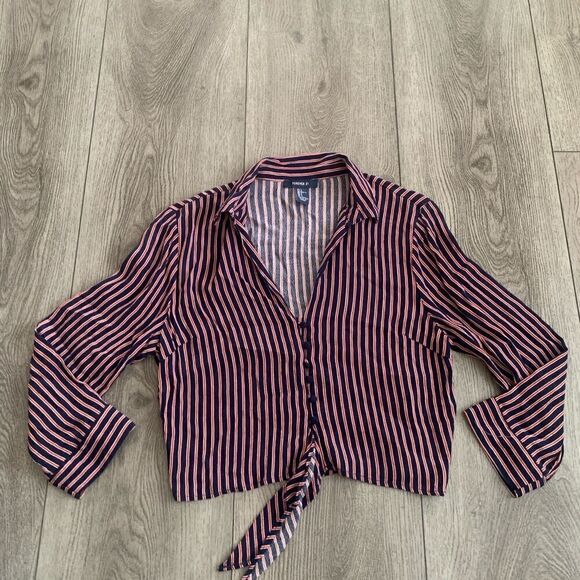 Forever 21 womans L button down long sleeve crop top - Picture 1 of 3